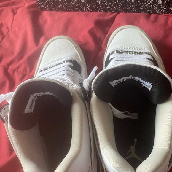 Excellent used air Jordan retro 4. Sz 9.